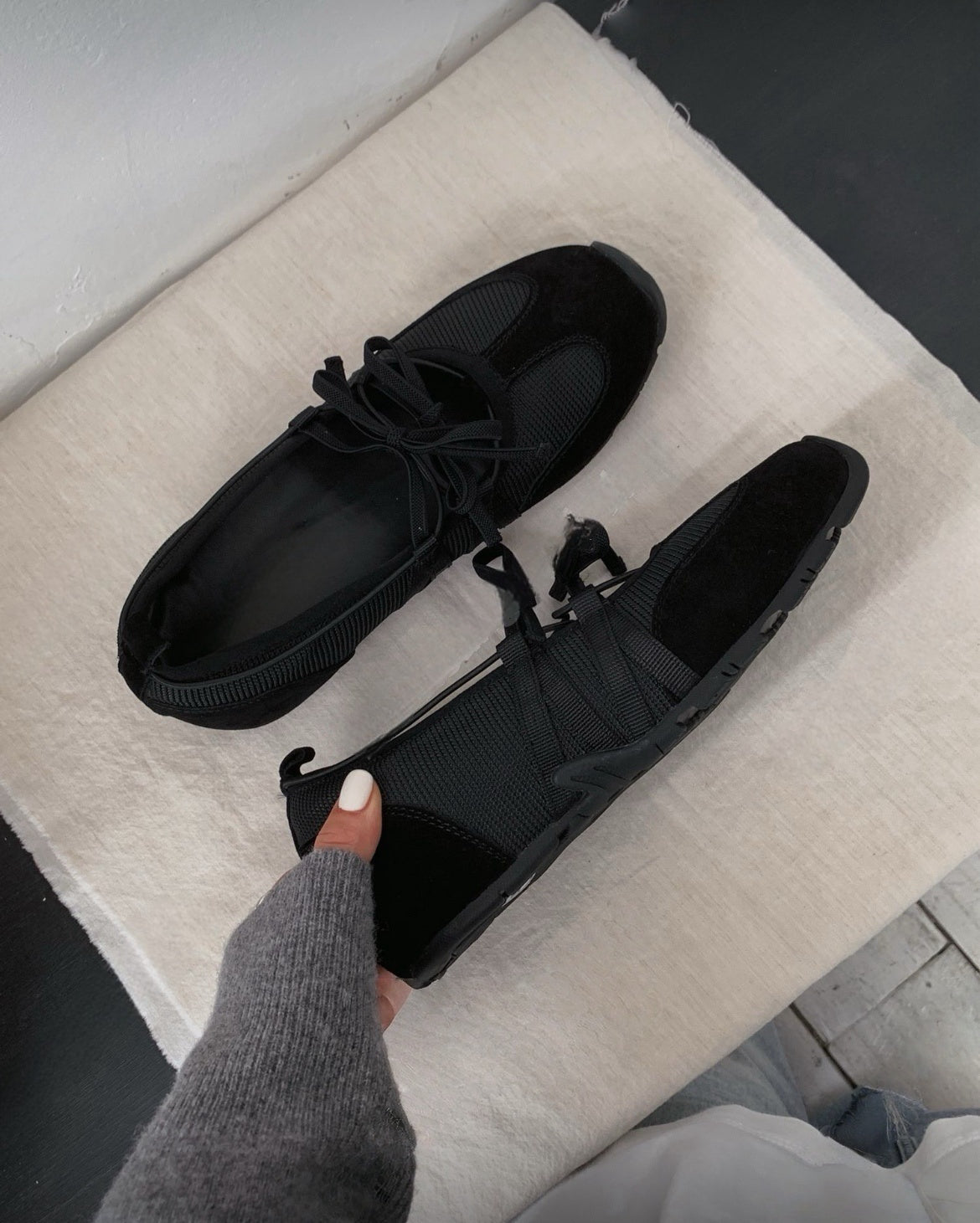 KR 芭蕾風小尖頭綁帶平底鞋