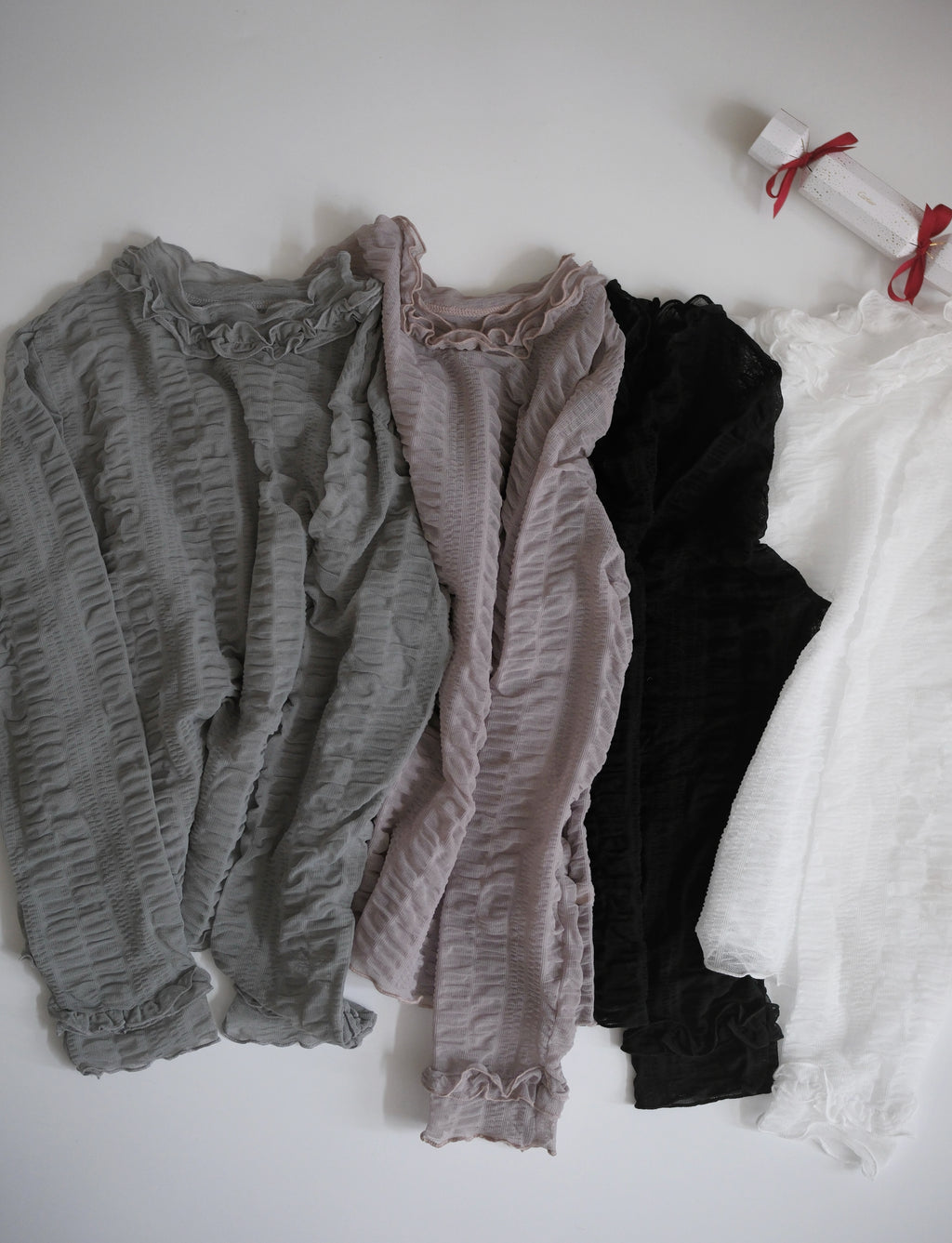 木耳邊皺褶紋透感上衣