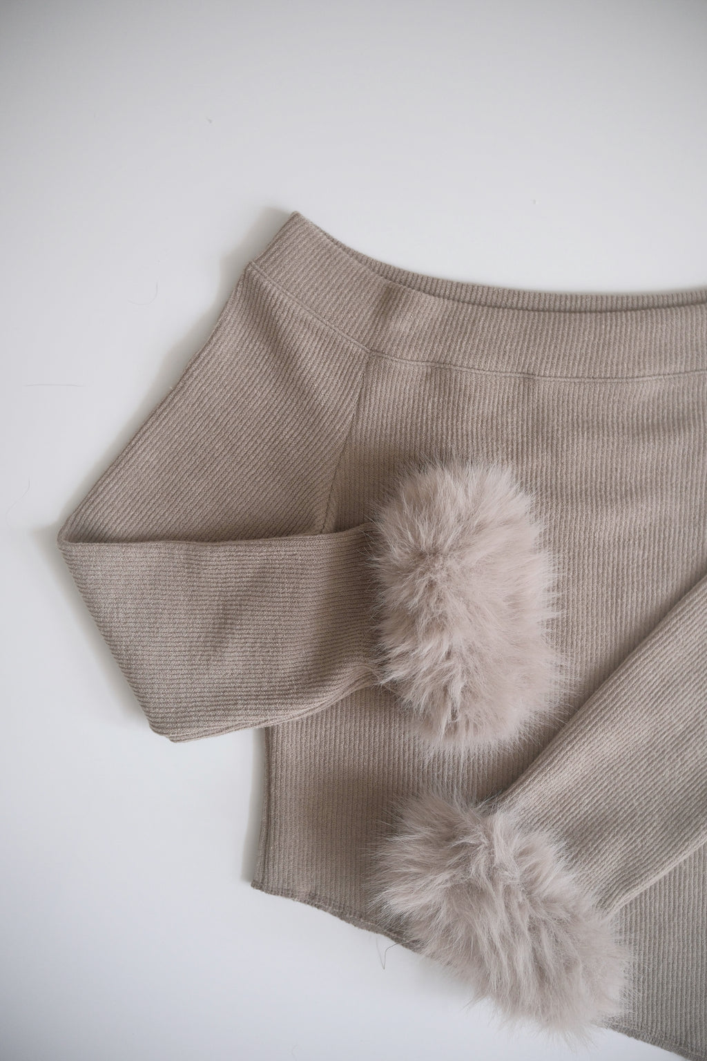 KR 毛毛䄂一字肩+小圍巾套裝