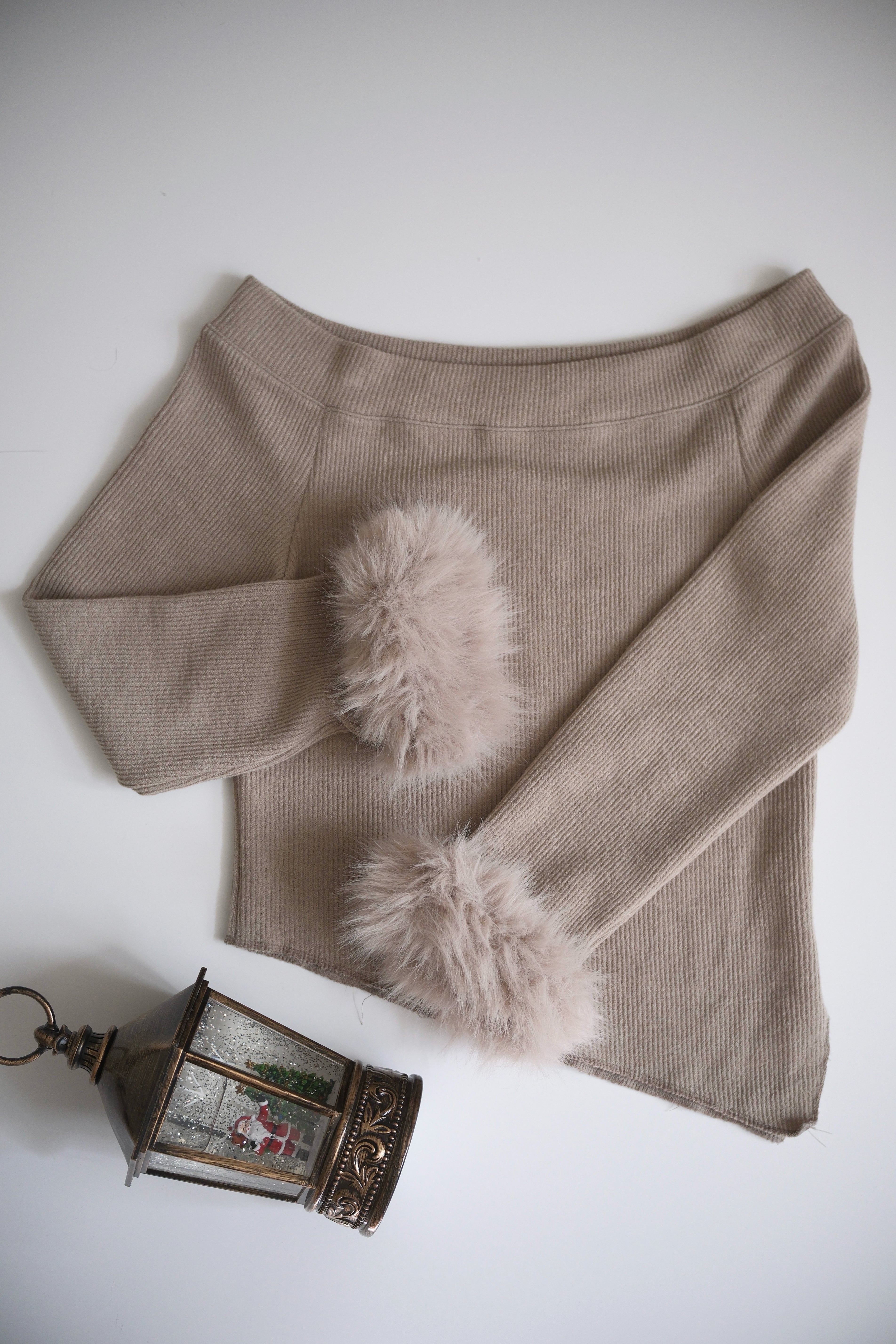 KR 毛毛䄂一字肩+小圍巾套裝