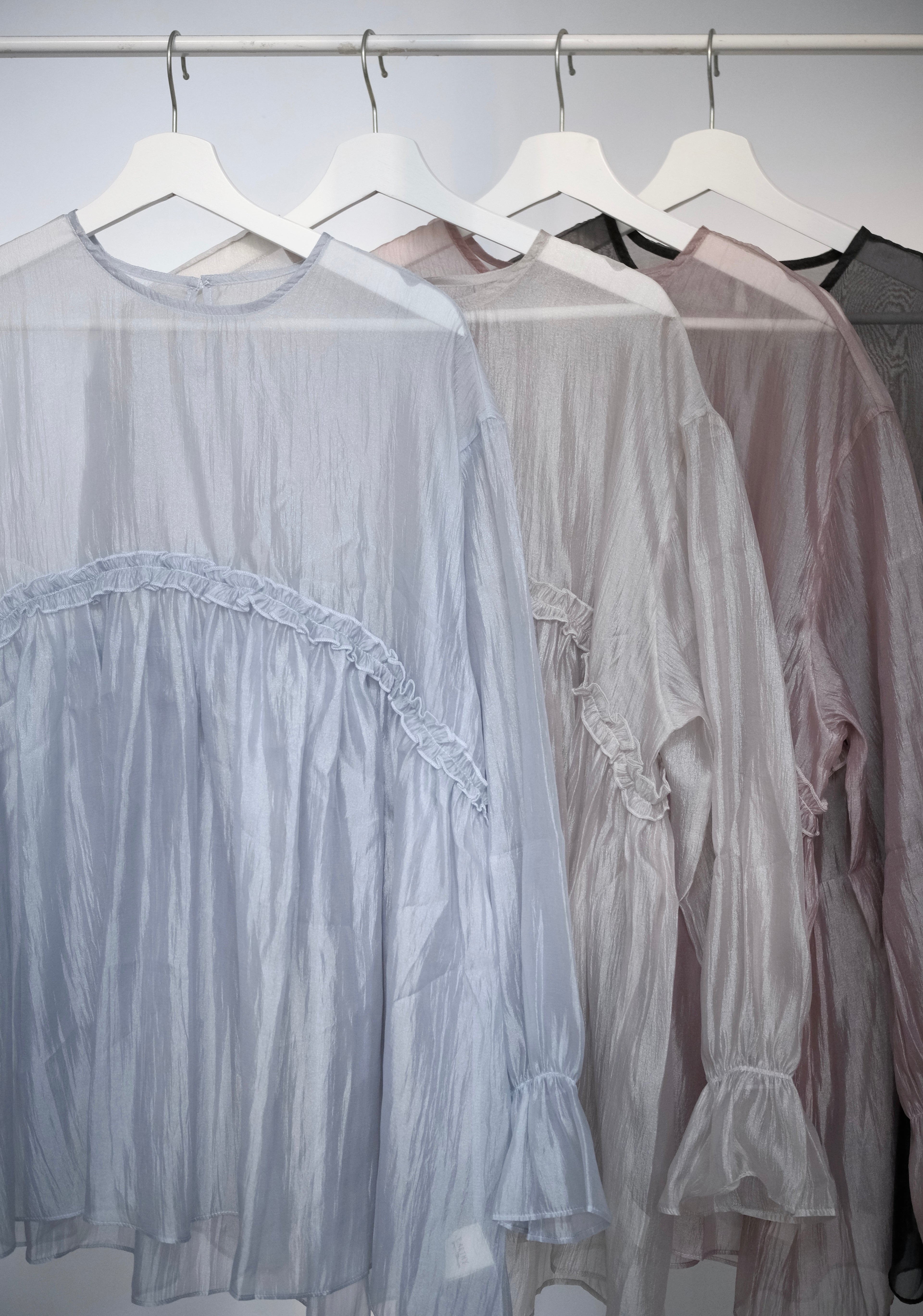 日系感透光暗閃四色 Ruffle Top