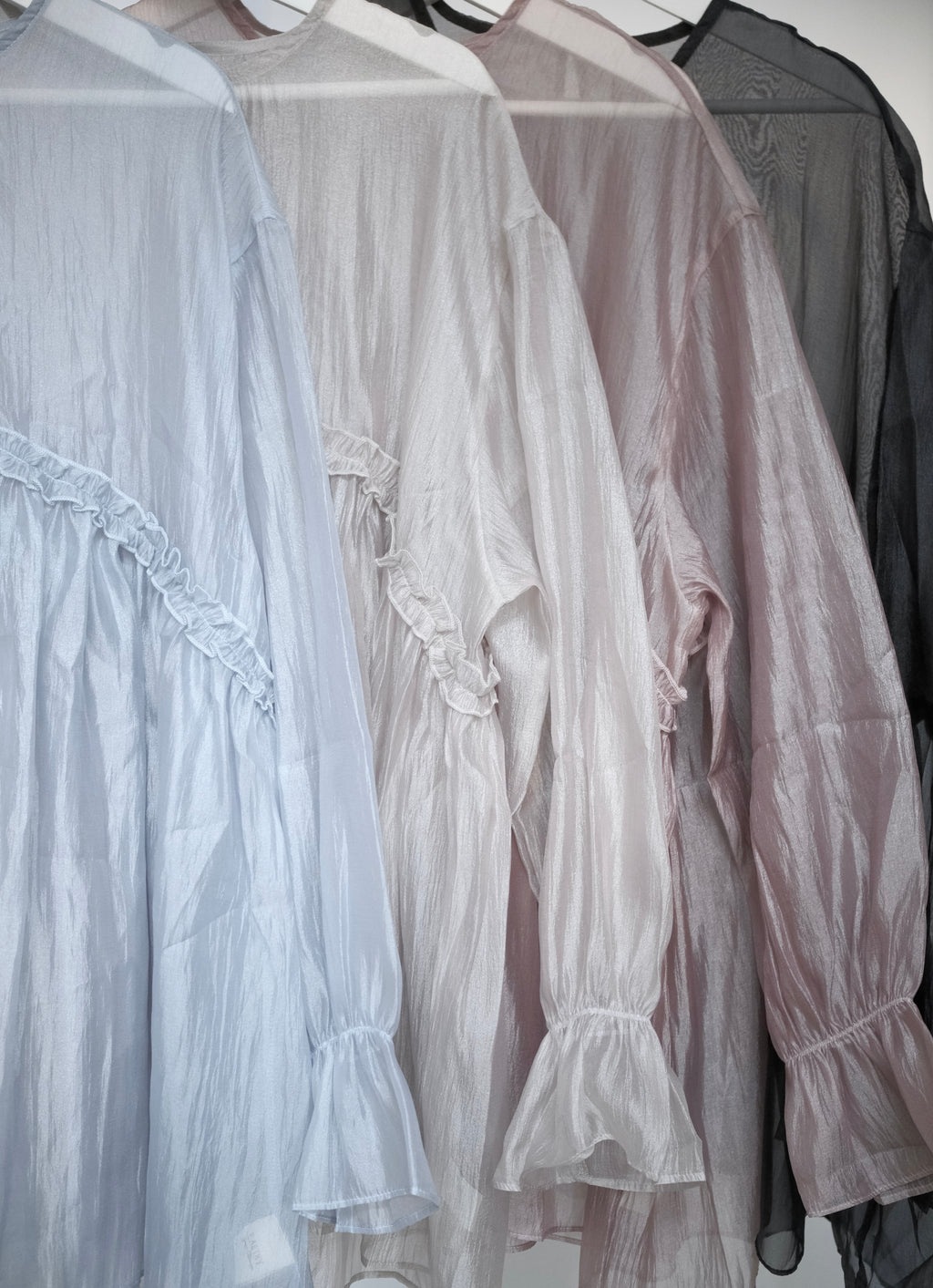 日系感透光暗閃四色 Ruffle Top