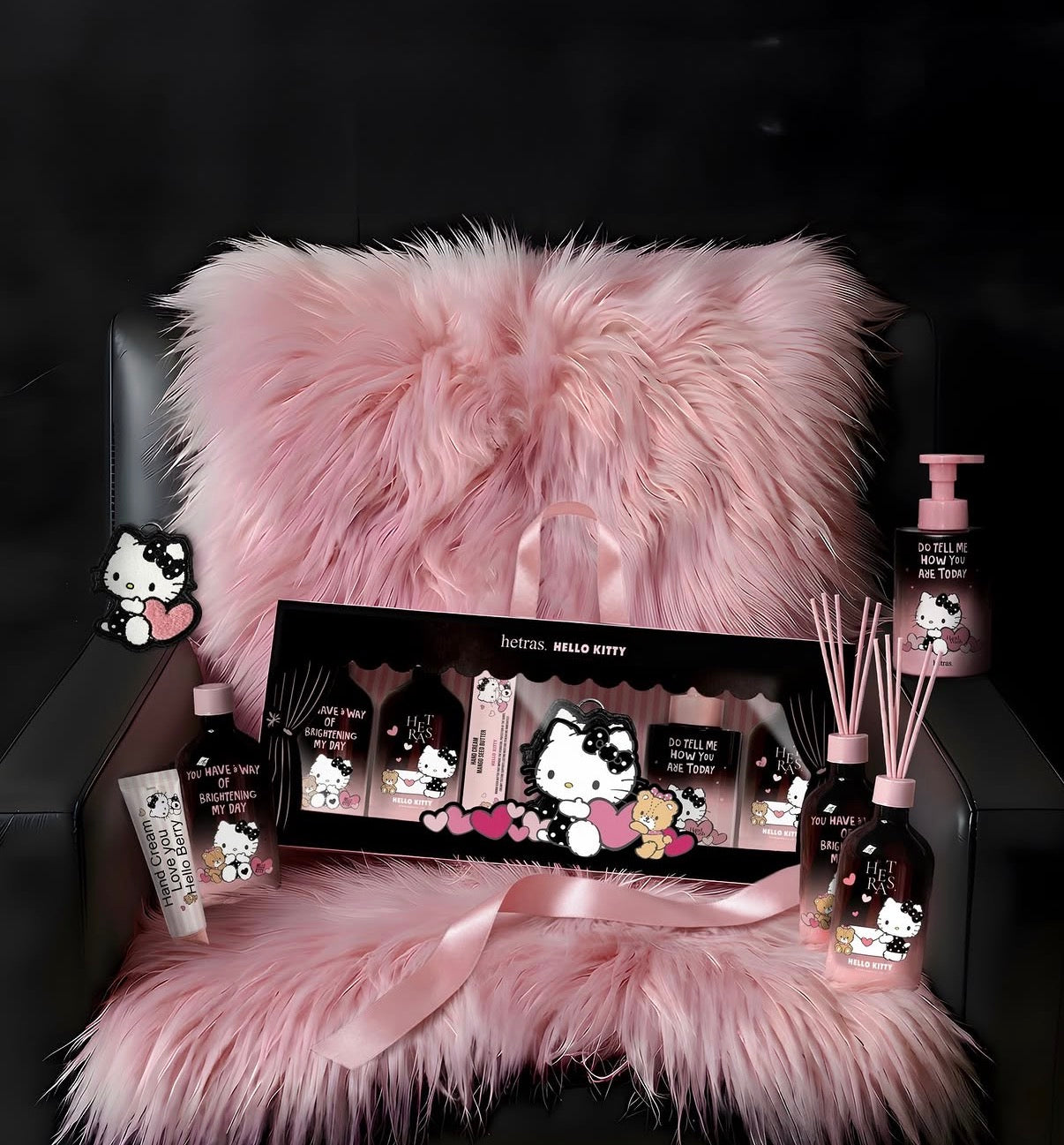 hetras. x Hello Kitty Black Limited Gift Set
