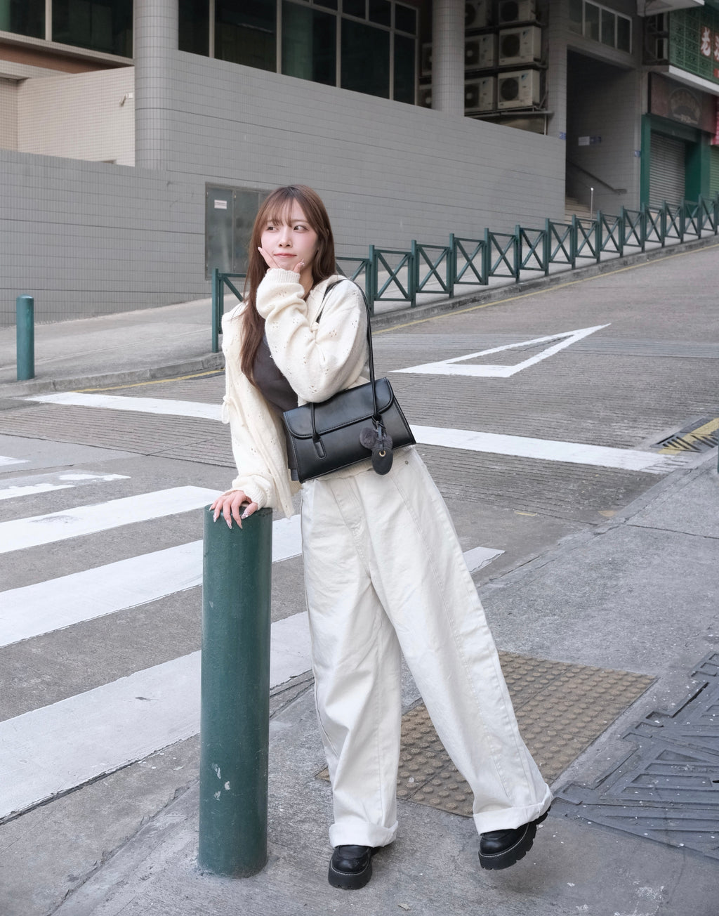 KR 春夏新款完美粗邊彎刀牛仔褲￼