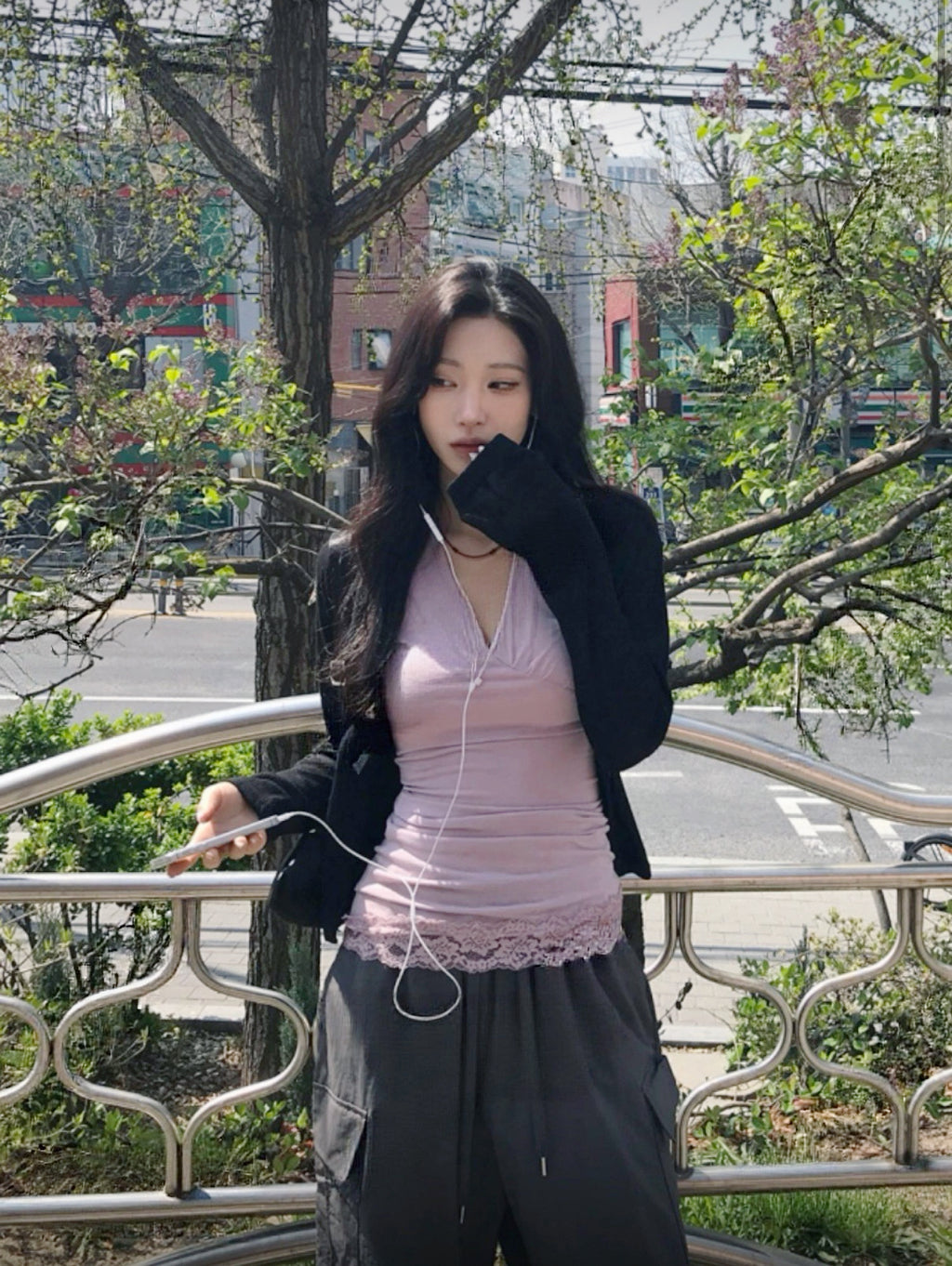 KR 三色V領綁帶蕾絲邊上衣/OP