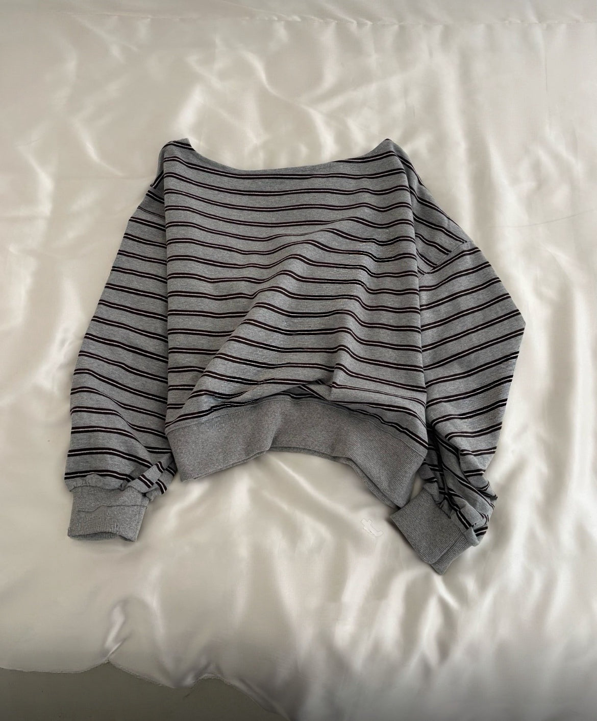 KR 薄款間條斜肩衛衣