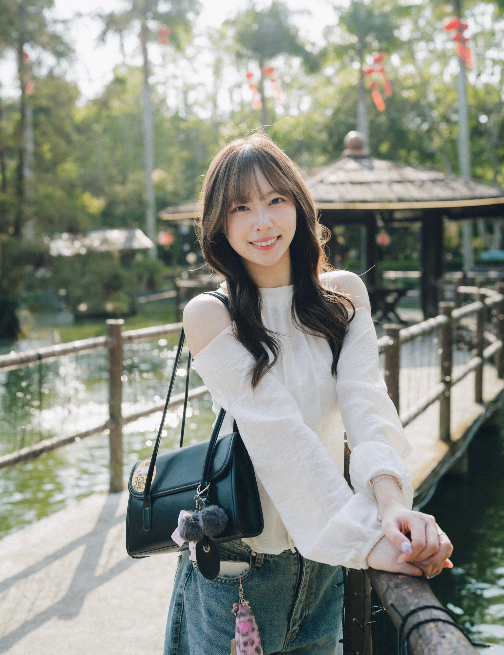 KR 溫柔氣質爆登款 圓領露肩修腰Top