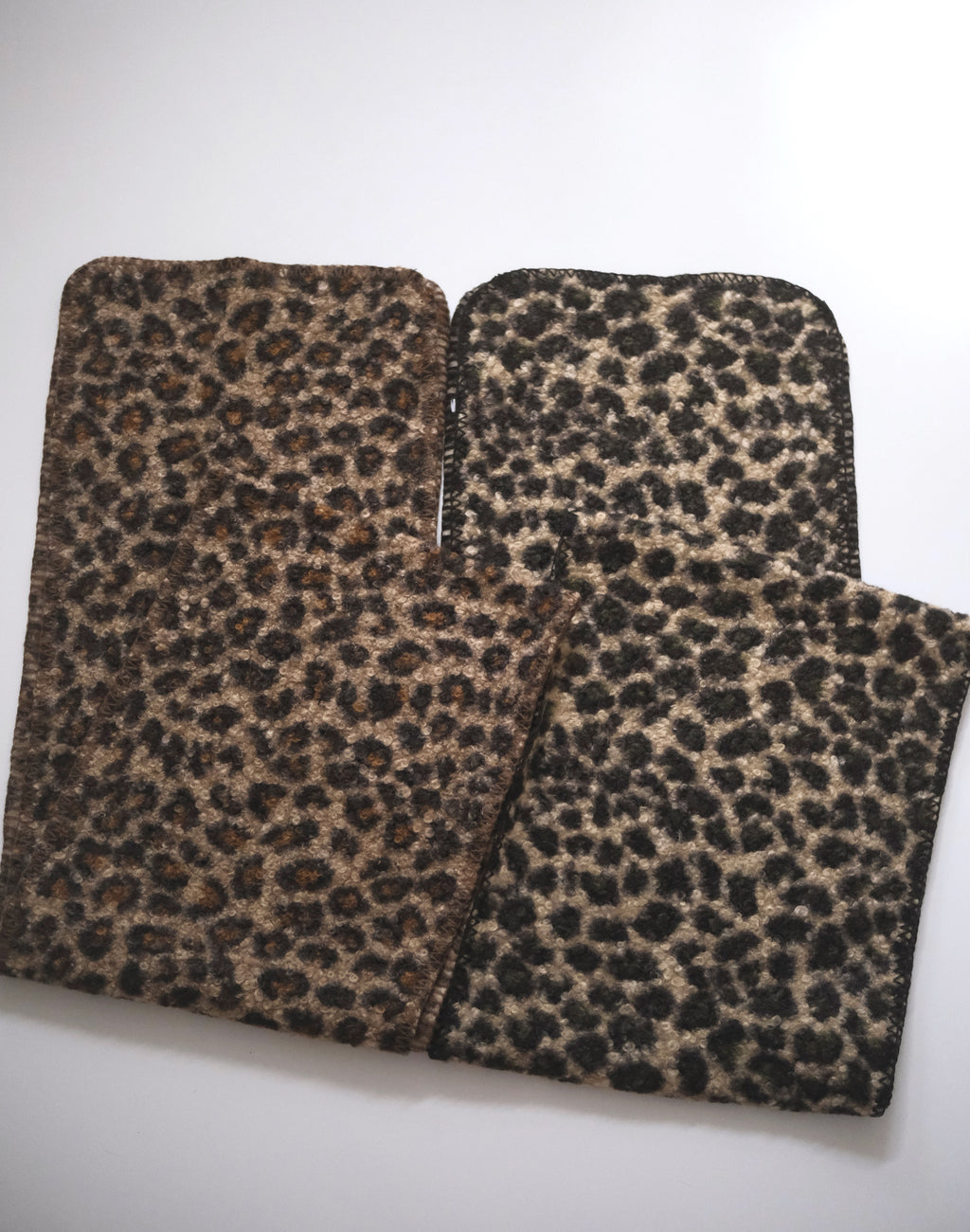 KR 羊毛捲豹紋頸巾