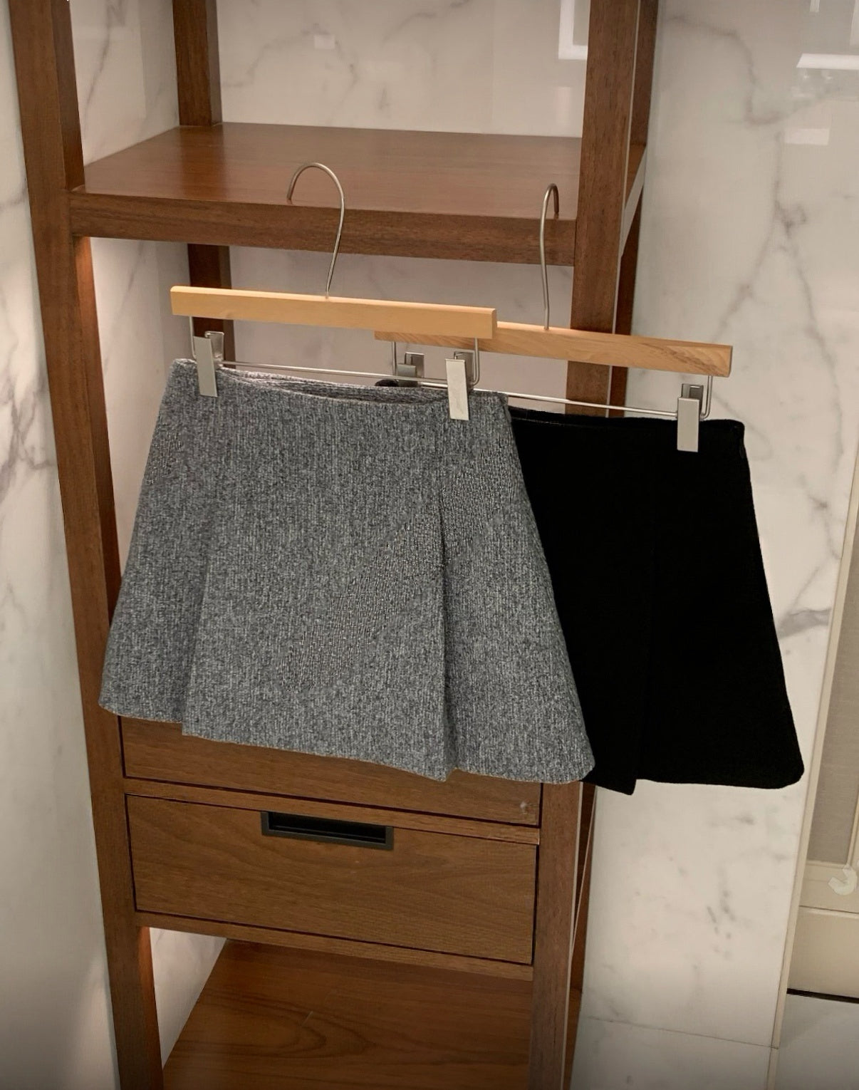 KR 冬日感絨毛百褶短裙