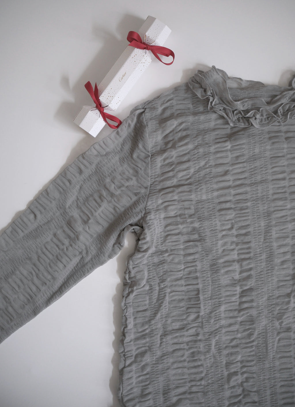 木耳邊皺褶紋透感上衣